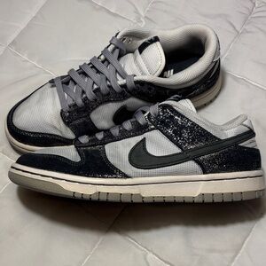 Nike Dunk Low - Golden Gals
Metallic Sliver (Women's)